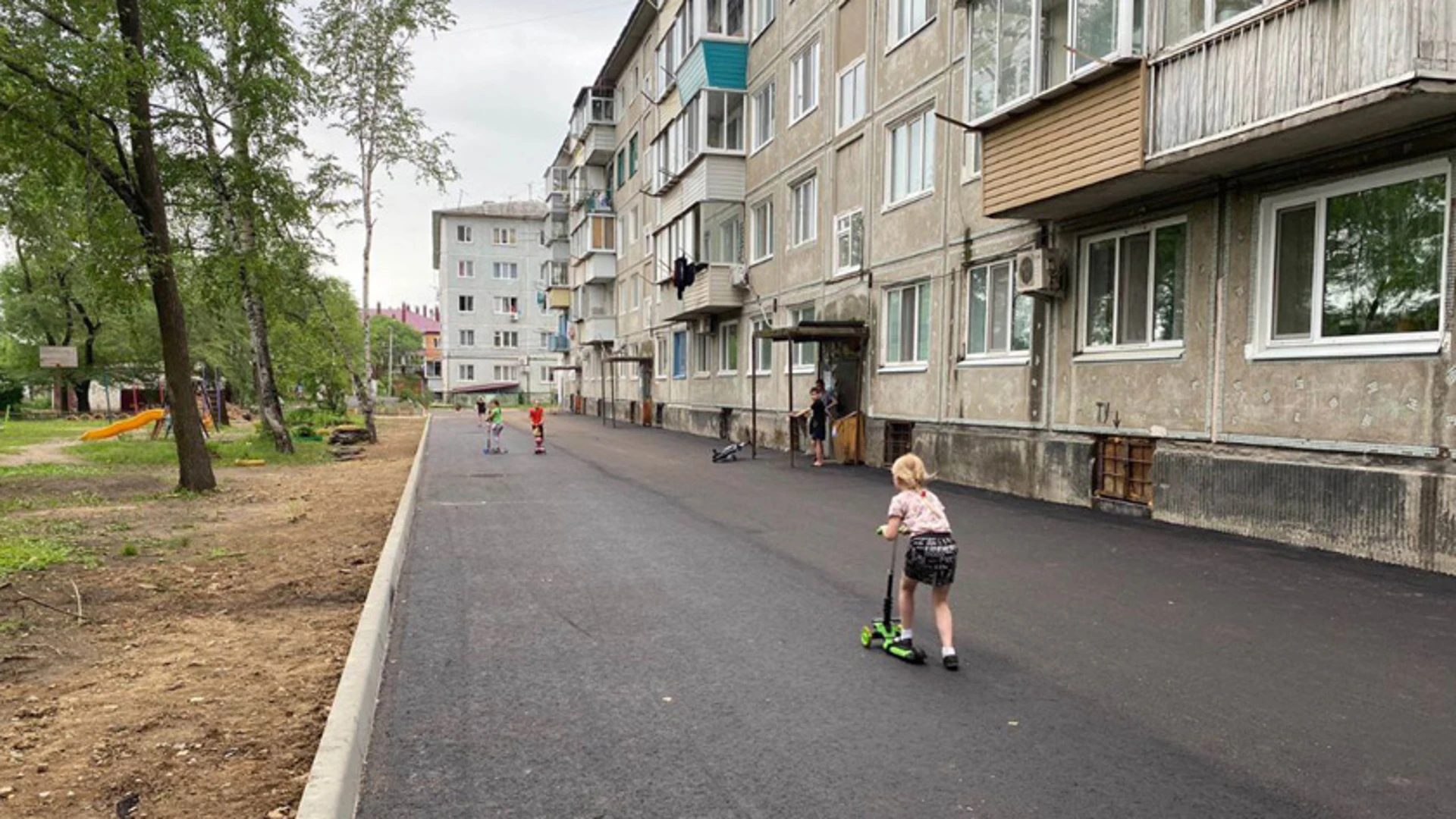 В Благовещенске по федеральному проекту привели в порядок два из пяти дворов