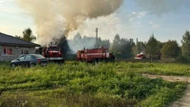 Частный дом загорелся в Ивановской области