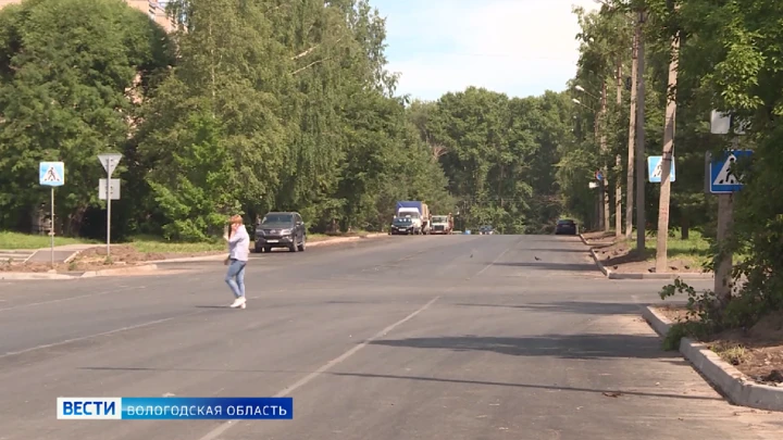 Вести. Вологодская область Капремонт центральной дороги в Молочном планируют завершить раньше срока