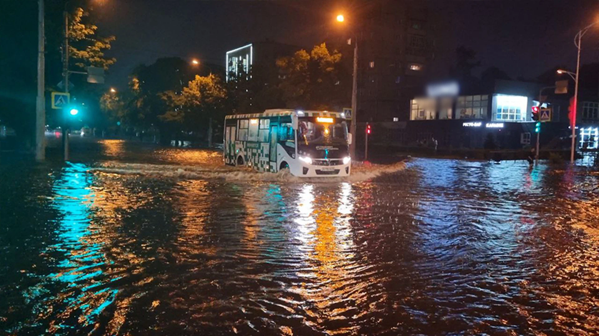 Опасный дождь: в Благовещенске за ночь выпала половина месячной нормы осадков