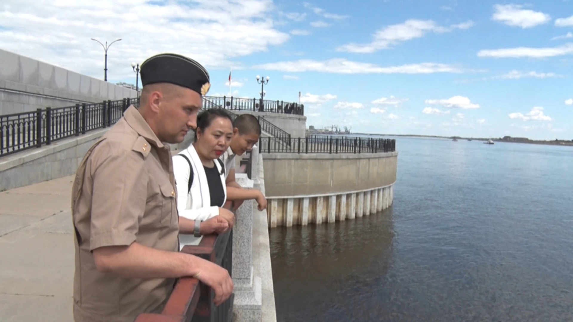 Благовещенские пограничники вытащили из воды двоих подростков