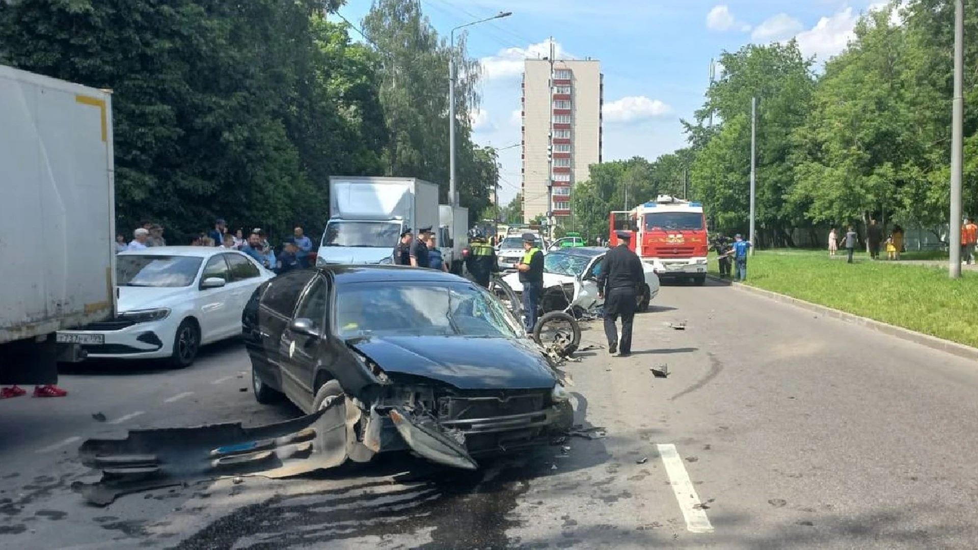 Лихач перевернулся после тарана машины в Москве, пострадали люди