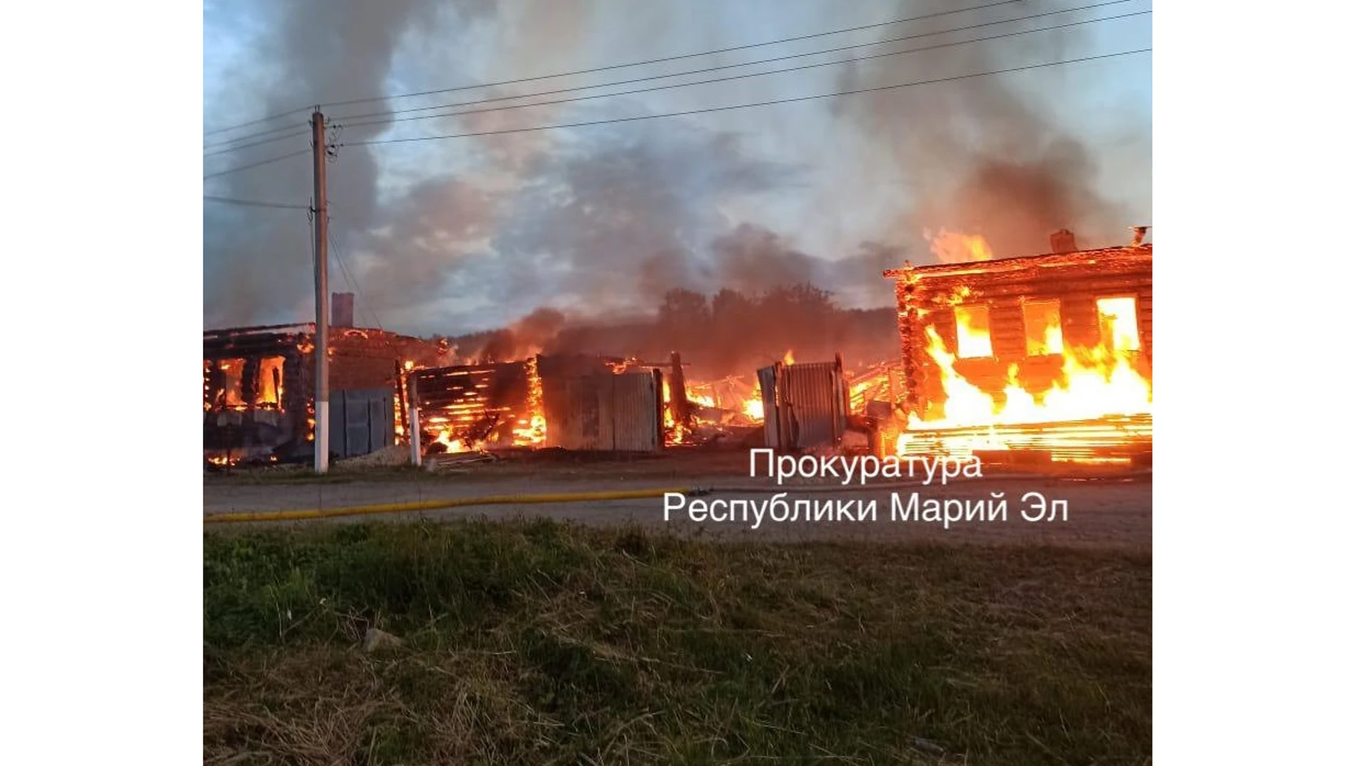 Три человека погибли в ночном пожаре в Моркинском районе