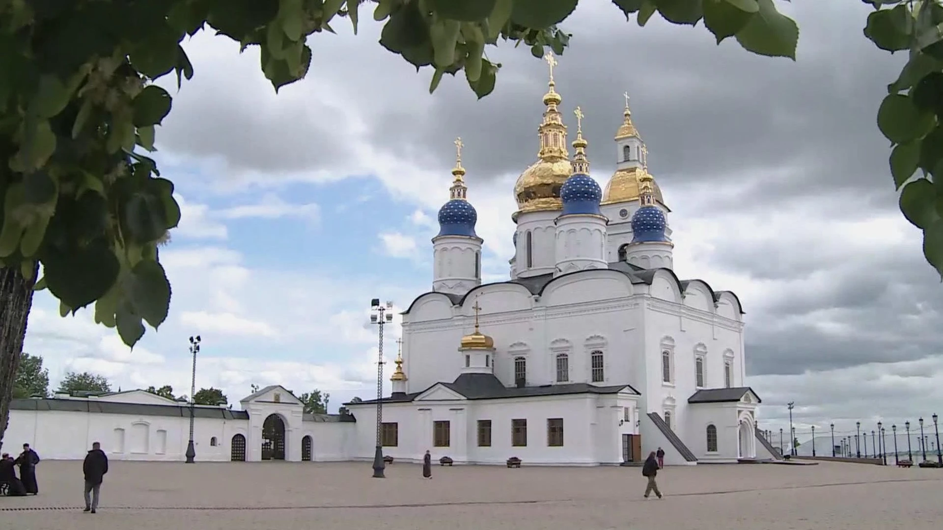 В Тобольске прошла благотворительная акция "Белый цветок"