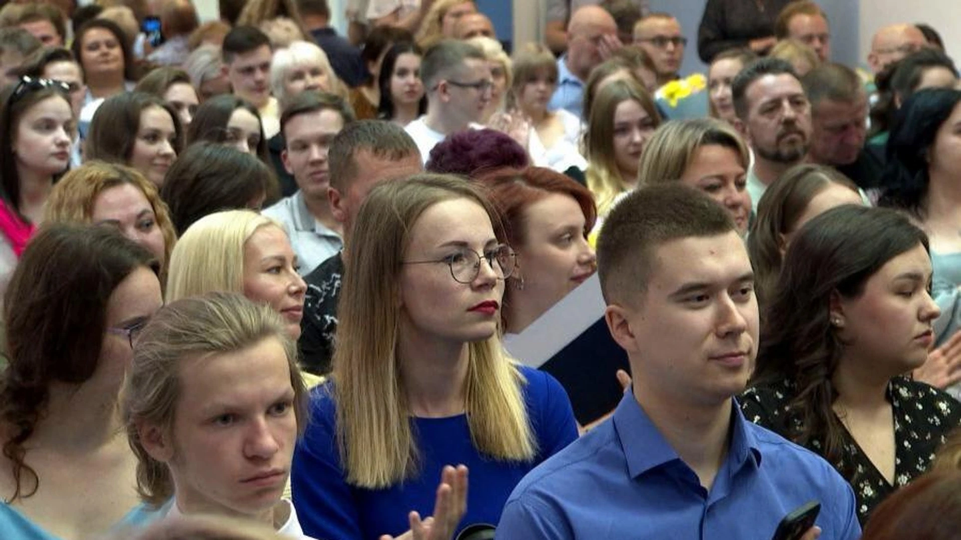 В Архангельском медицинском колледже торжественно вручили дипломы выпускникам