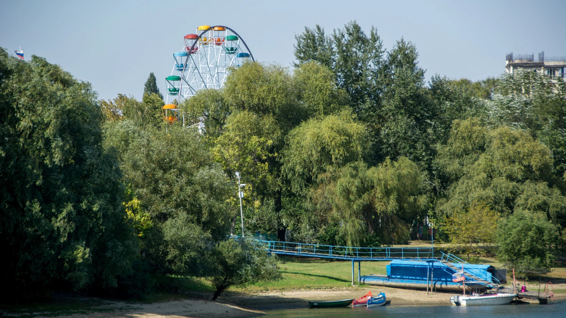 За безопасностью на воде в Краснодаре следят спасатели и сотрудники госинспекции по маломерным судам