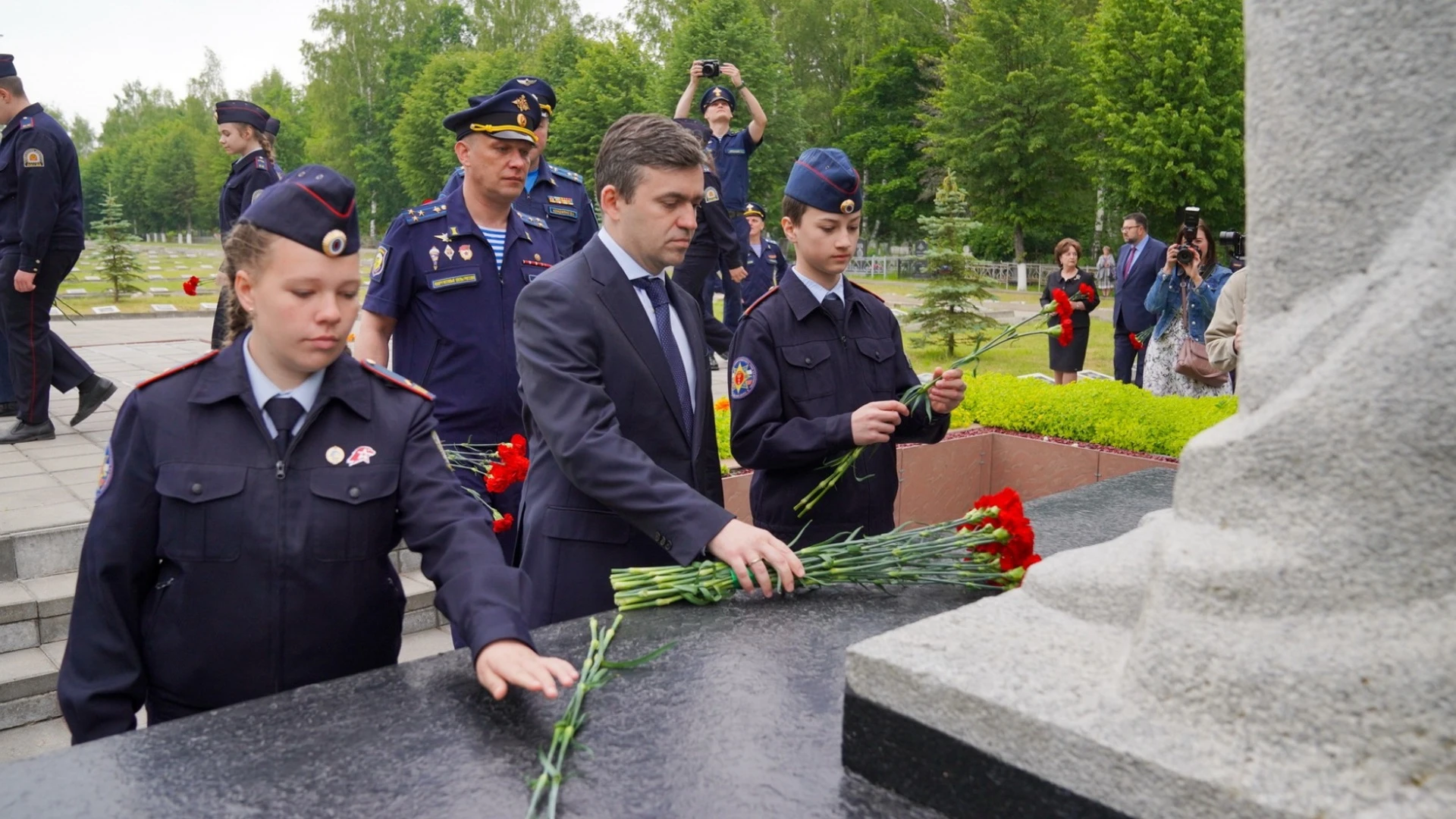 В городах и районах Ивановской области проходят мероприятия ко Дню памяти и скорби