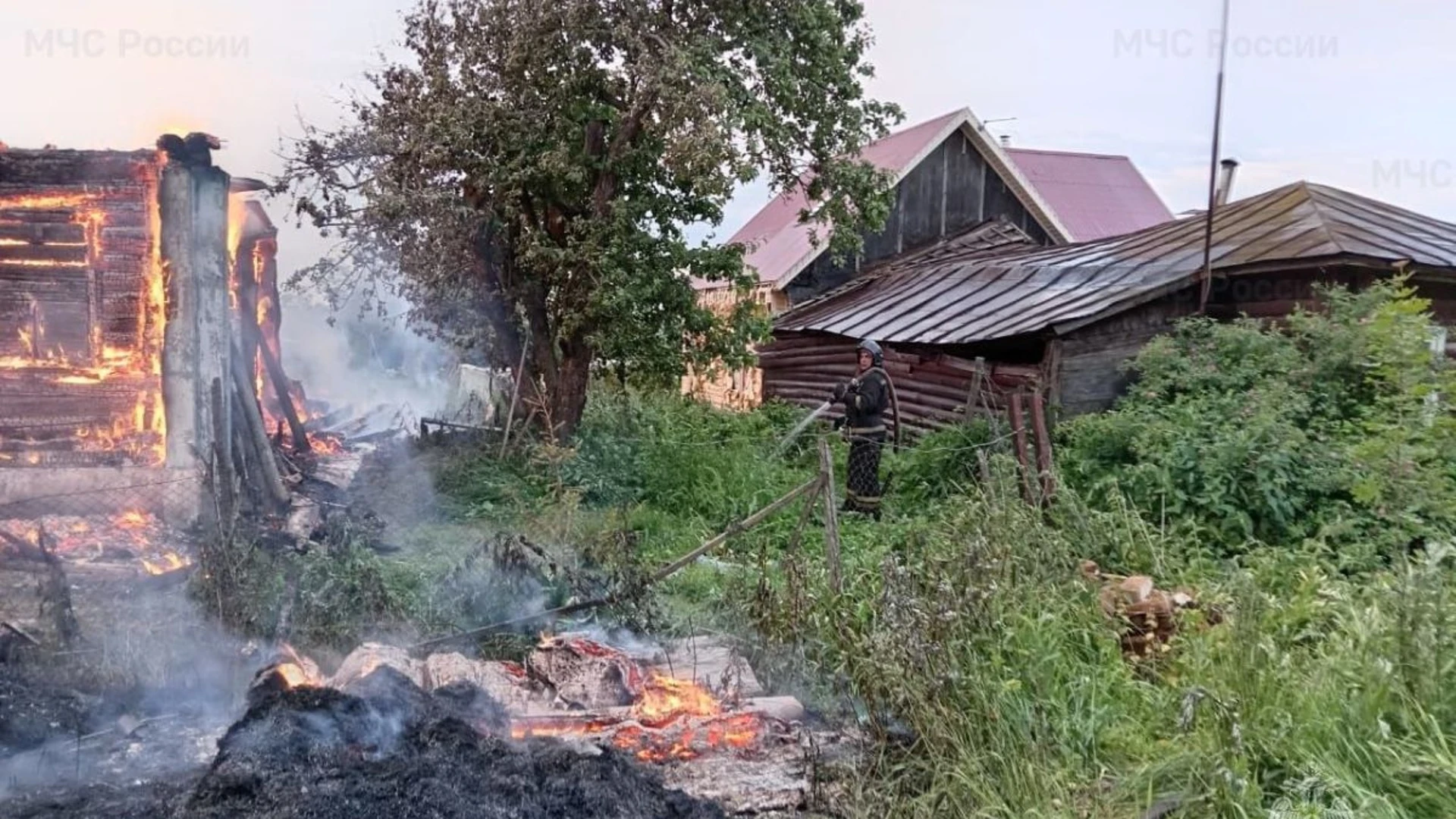 Причиной крупного пожара во Владимирской области стал загоревшийся холодильник