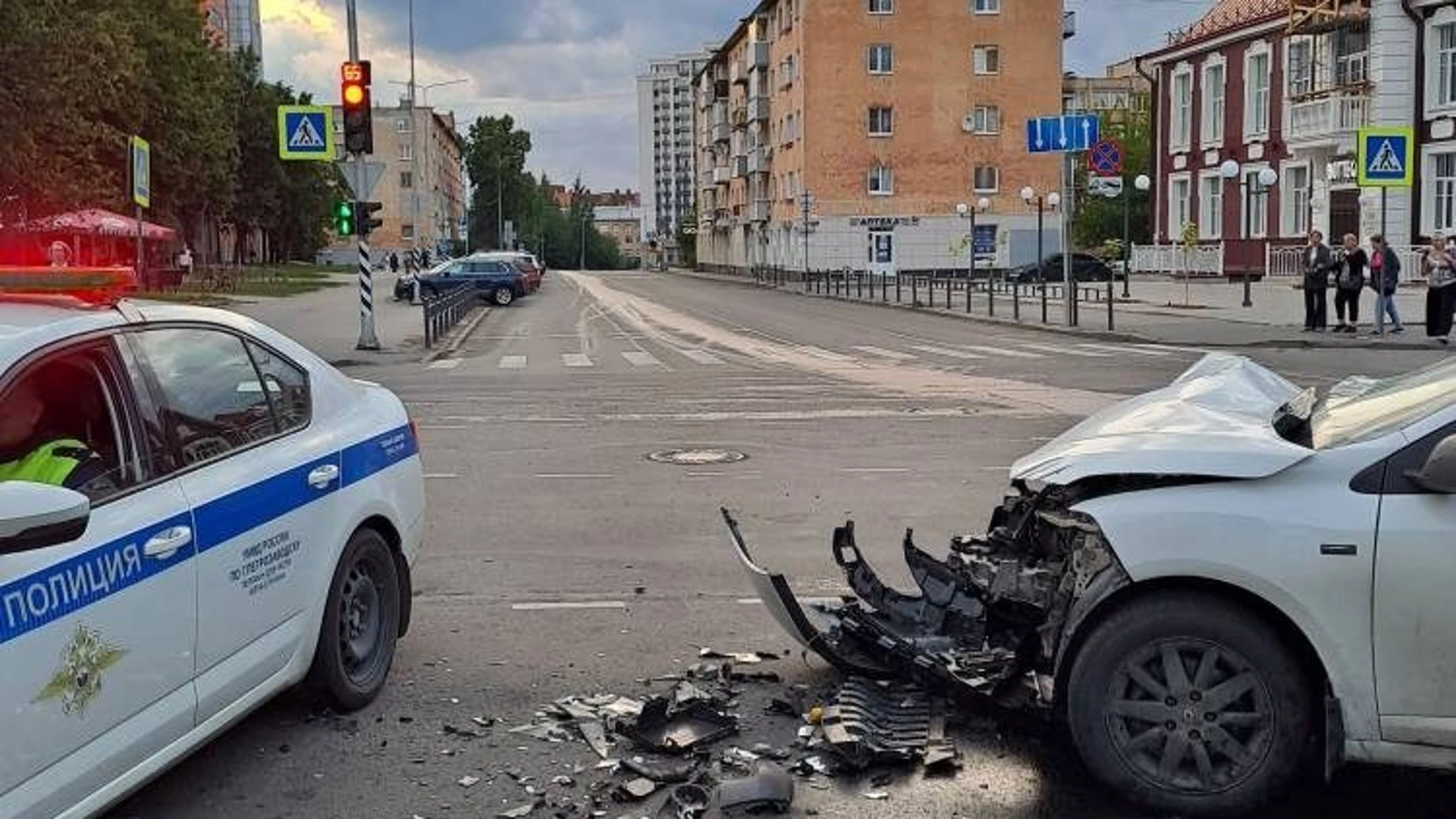 В центре Петрозаводска столкнулись два автомобиля