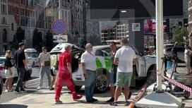 В Сочи туристка за рулем автомобиля сбила двух пешеходов на тротуаре