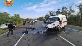 Водитель легковушки погиб в ДТП со скорой в Ростовской области