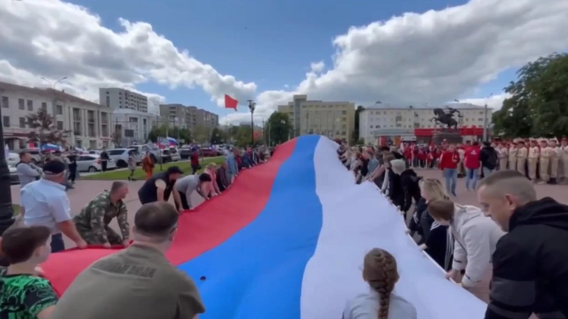 Ивановские водители провели автопробег по улицам города в честь Дня России