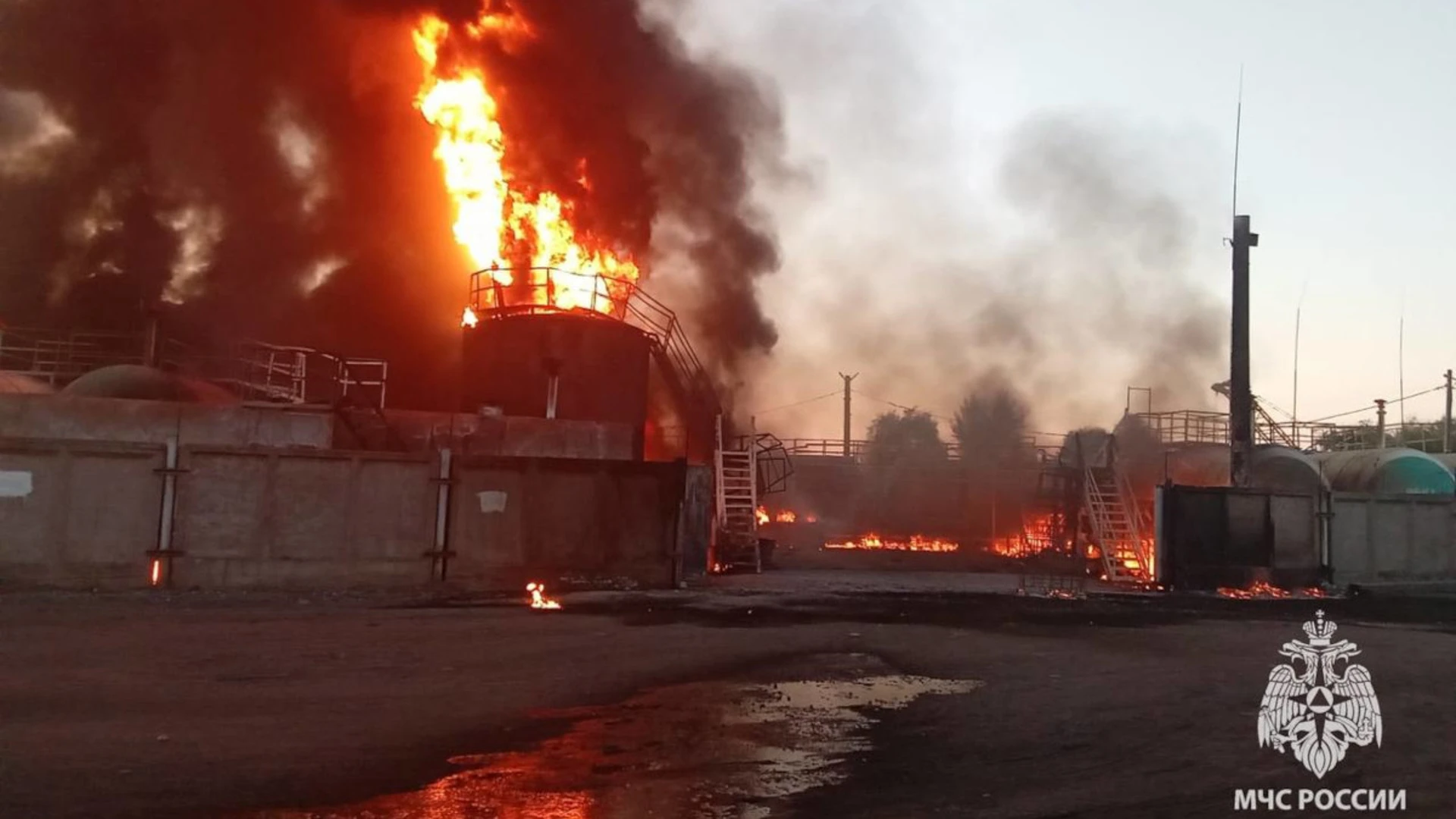 Один человек получил тяжелые травмы во время пожара на станции в Уфе