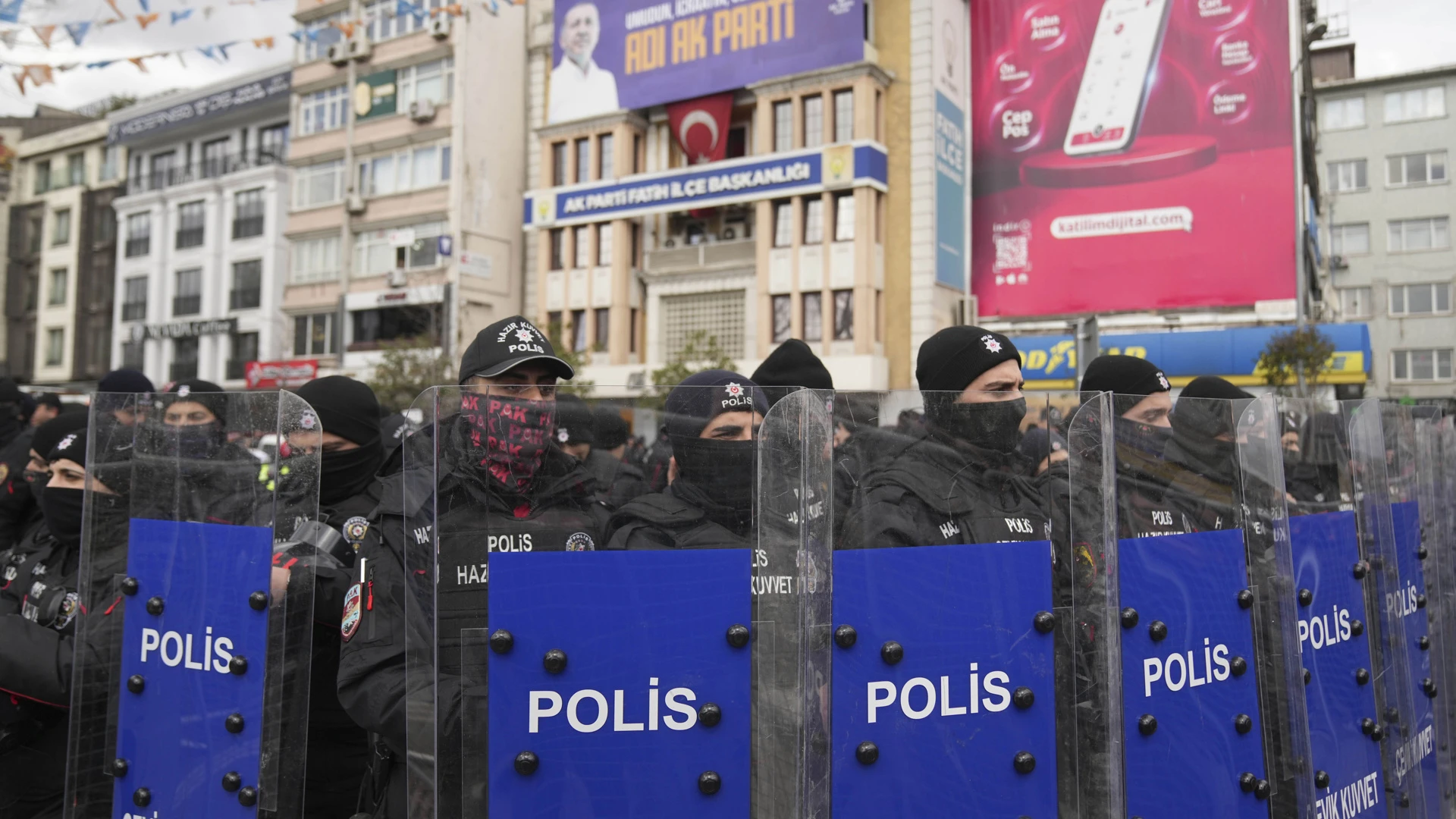 В Стамбуле полицейские задержали 97 человек на протестах в поддержку мэра