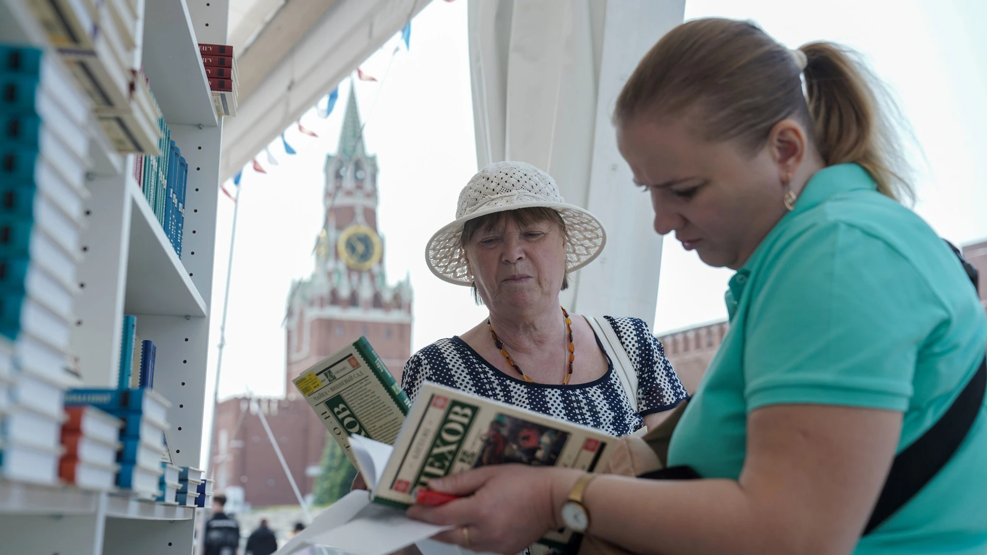 В Москве открылся книжный фестиваль "Красная площадь"