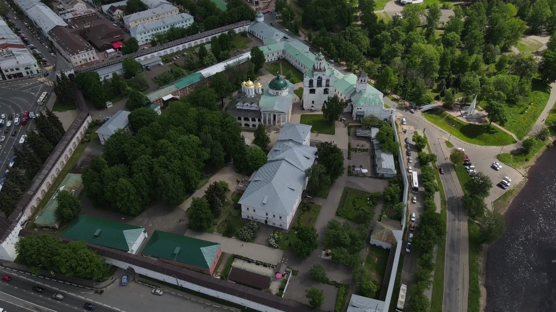 Экспонаты Ярославского музея-заповедника будут реставрировать в Костроме