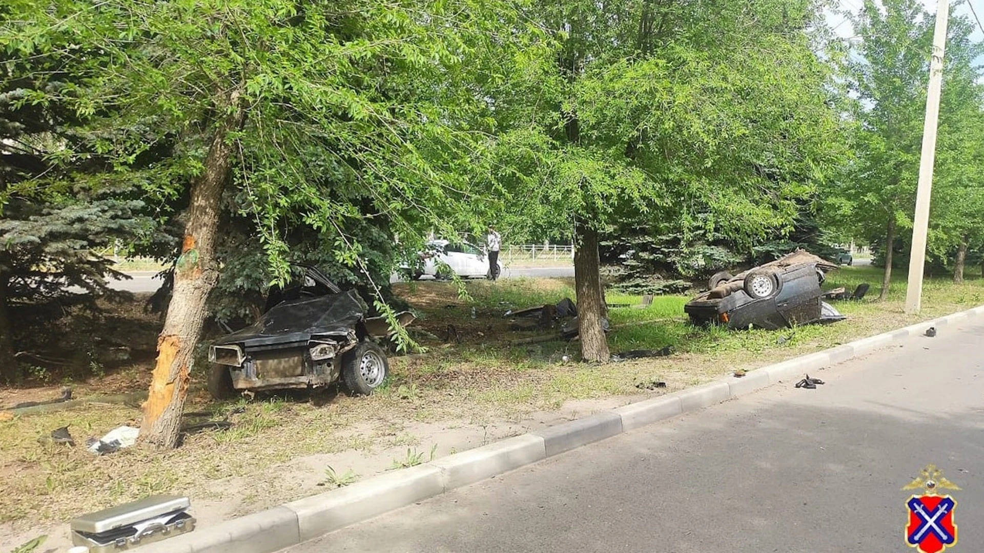 В разорванной на части машине погибли двое – девочка и молодой водитель