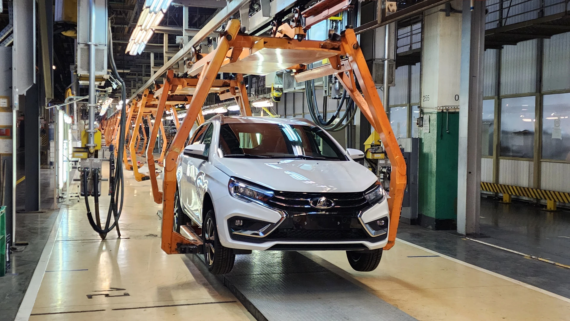 "АвтоВАЗ" начал отгрузки Lada Vesta NG дилерам