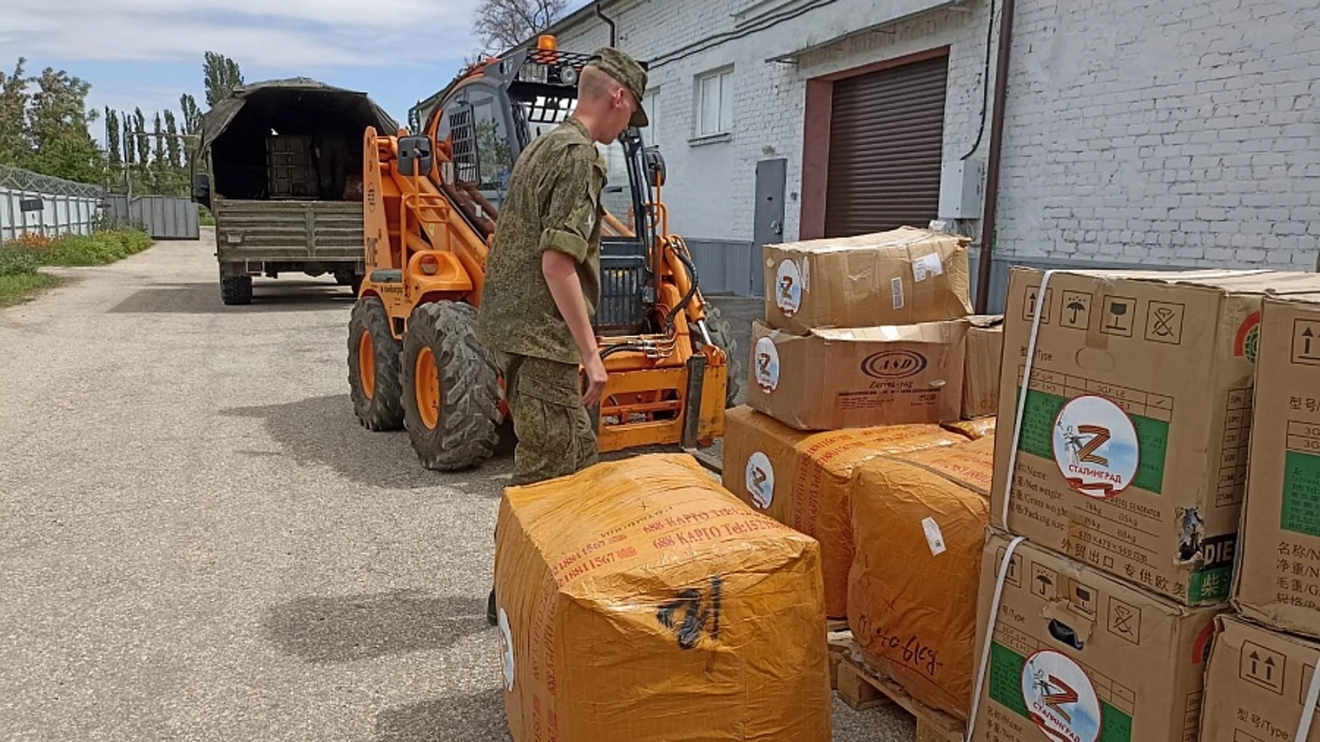 В зону СВО из Волгоградской области отправили военное оборудование и спецснаряжение