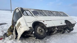 В Кемеровской области перевернулся автобус с пассажирами