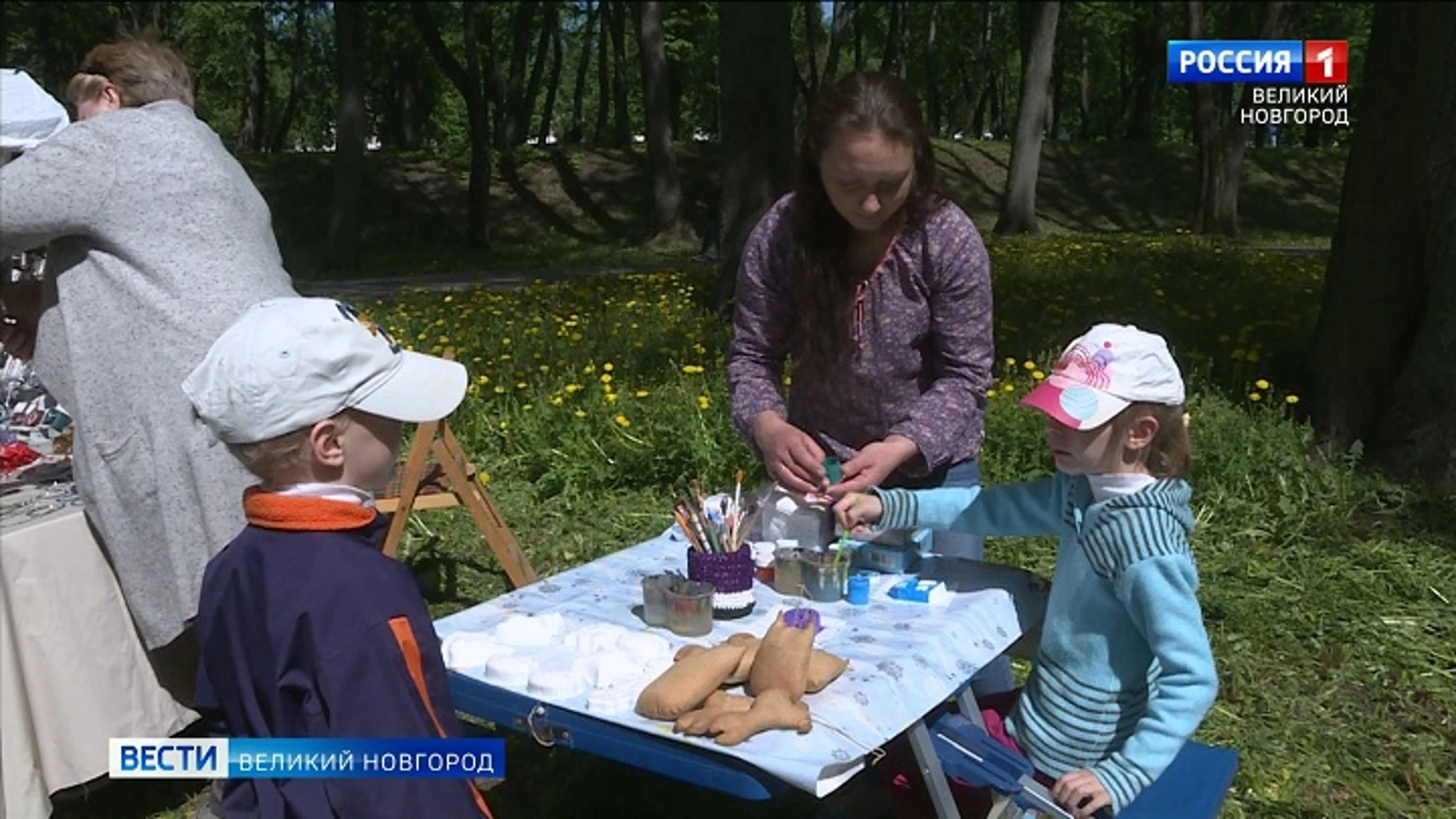 В Великом Новгороде на территории уличного театра "Садко" прошел фестиваль "Ремесленная слобода"