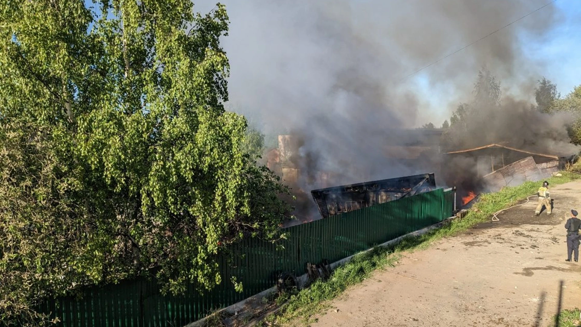 В воскресенье в Петрозаводске произошел пожар в ангаре