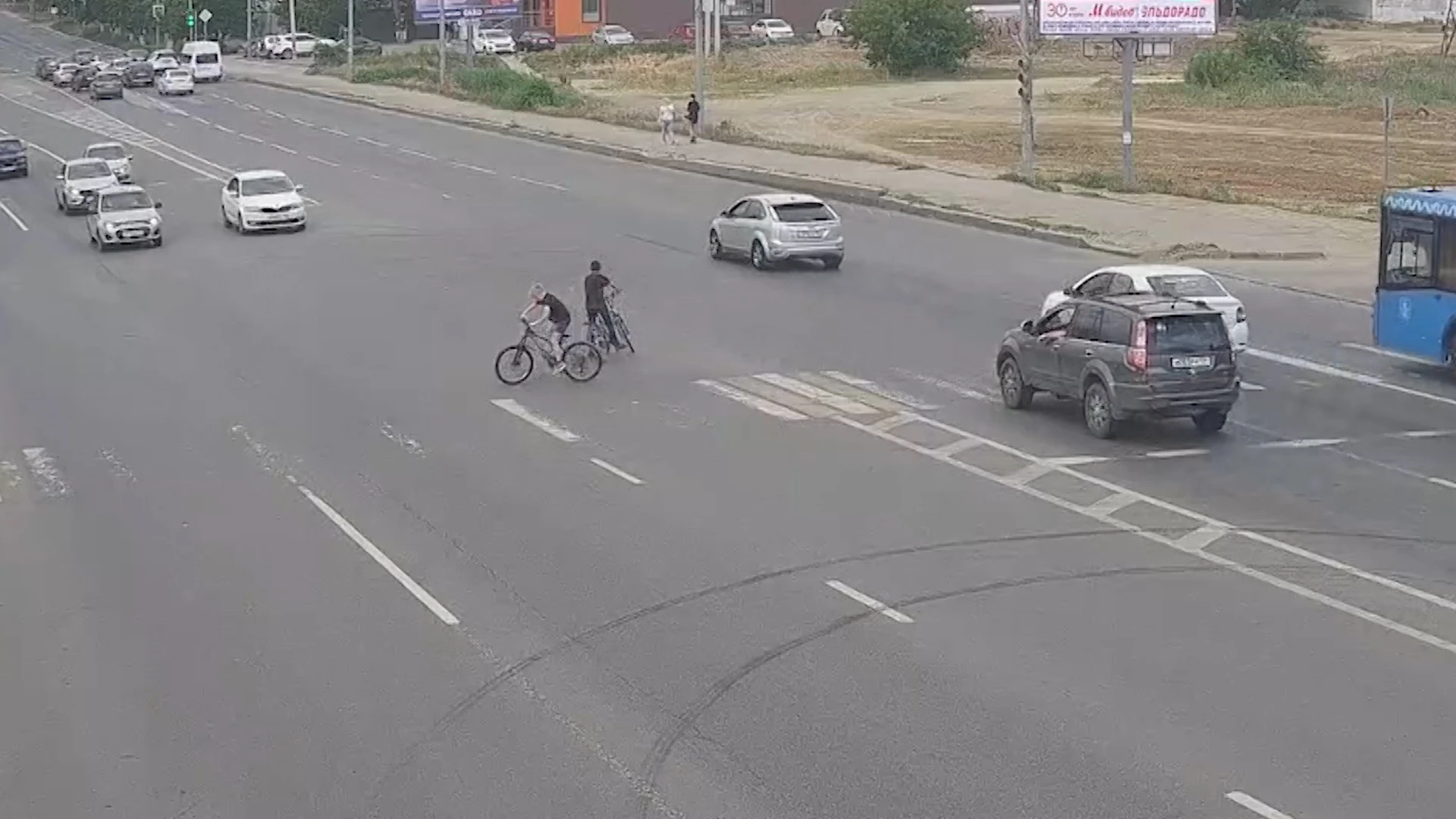 На видео попало ДТП с участием несовершеннолетнего велосипедиста в Волгограде