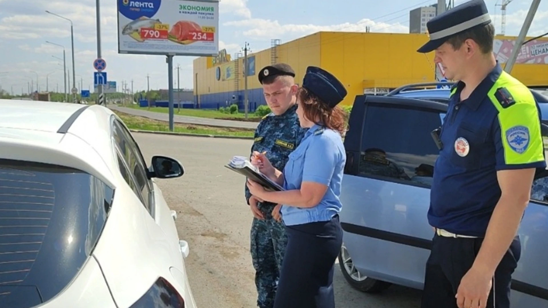 На дорогах Оренбурга с владельцев автомобилей взыскали задолженности