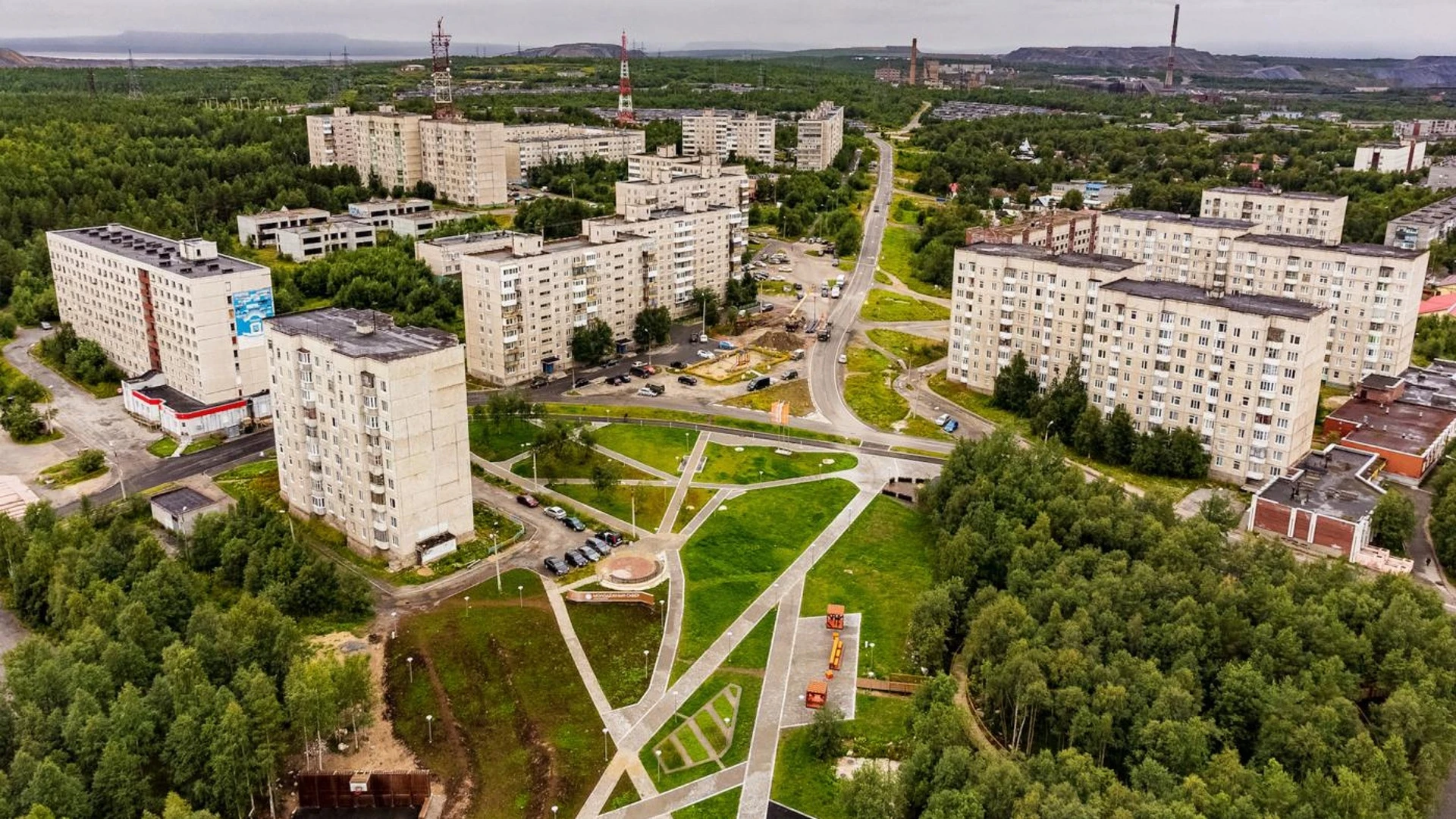 В Оленегорске досрочно отремонтировали крыши двух домов