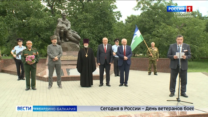 Вести. Кабардино-Балкария В День ветеранов боевых действий в Нальчике прошел митинг и возложение цветов