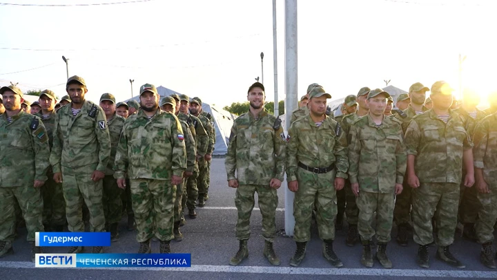 Вести. Чеченская Республика Рамзан Кадыров встретился с группой добровольцев, готовящихся выехать на Украину