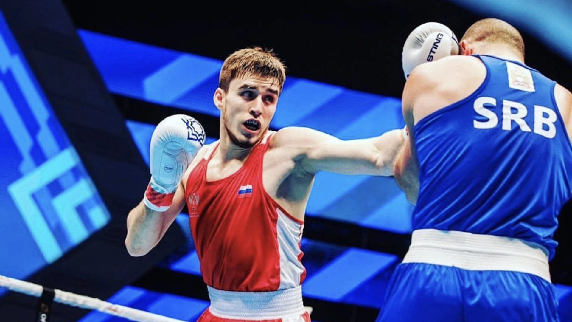 С гимном и флагом. Российский боксер стал чемпионом мира