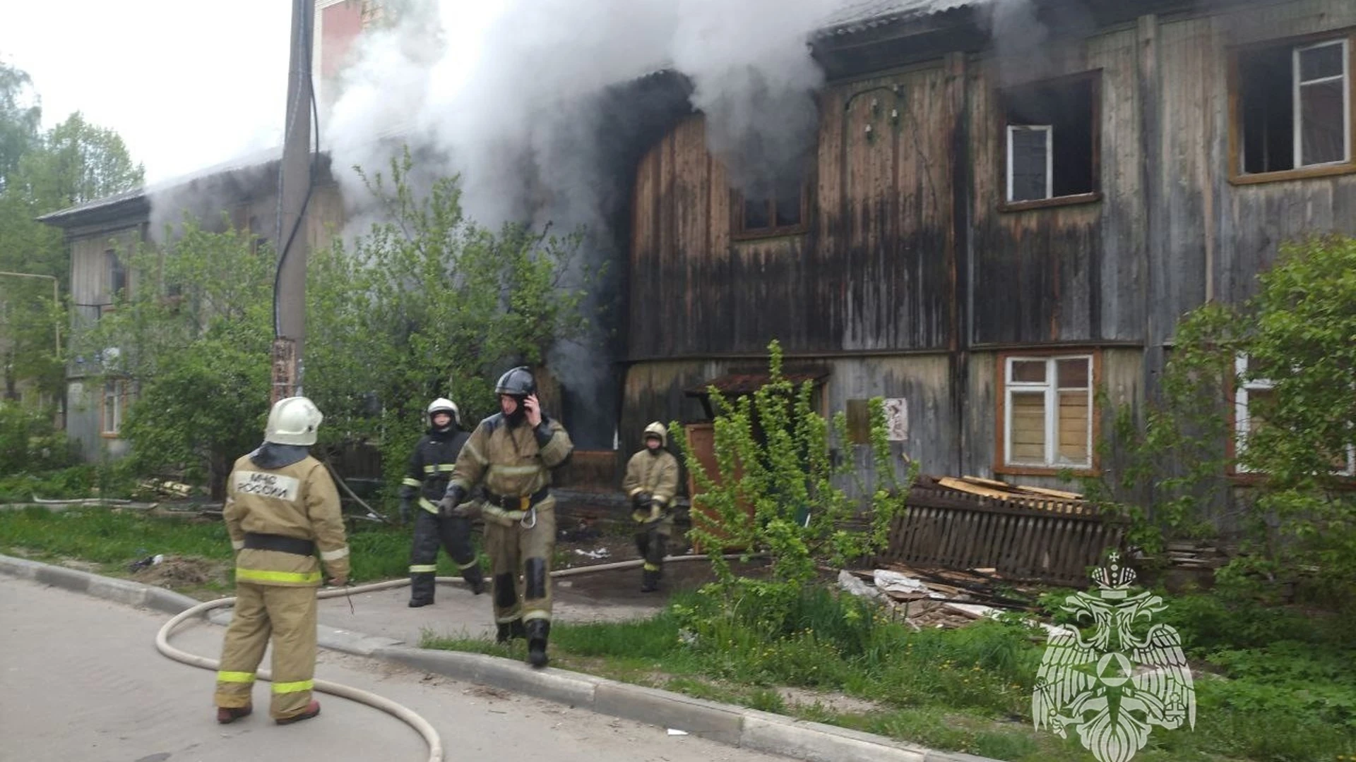 В Йошкар-Оле ранним утром загорелся расселённый барак