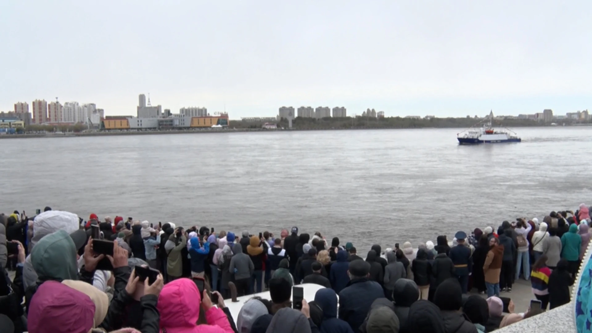 Парад пограничных катеров и кораблей прошел в Благовещенске