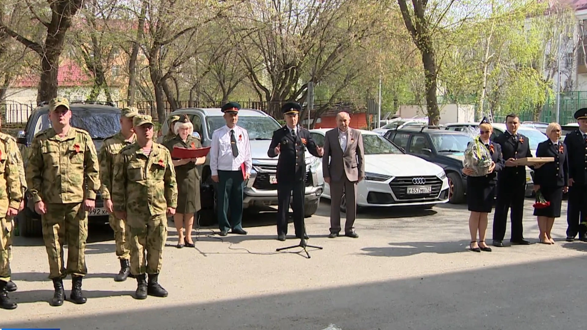 Тюменских ветеранов поздравили с Днем Победы