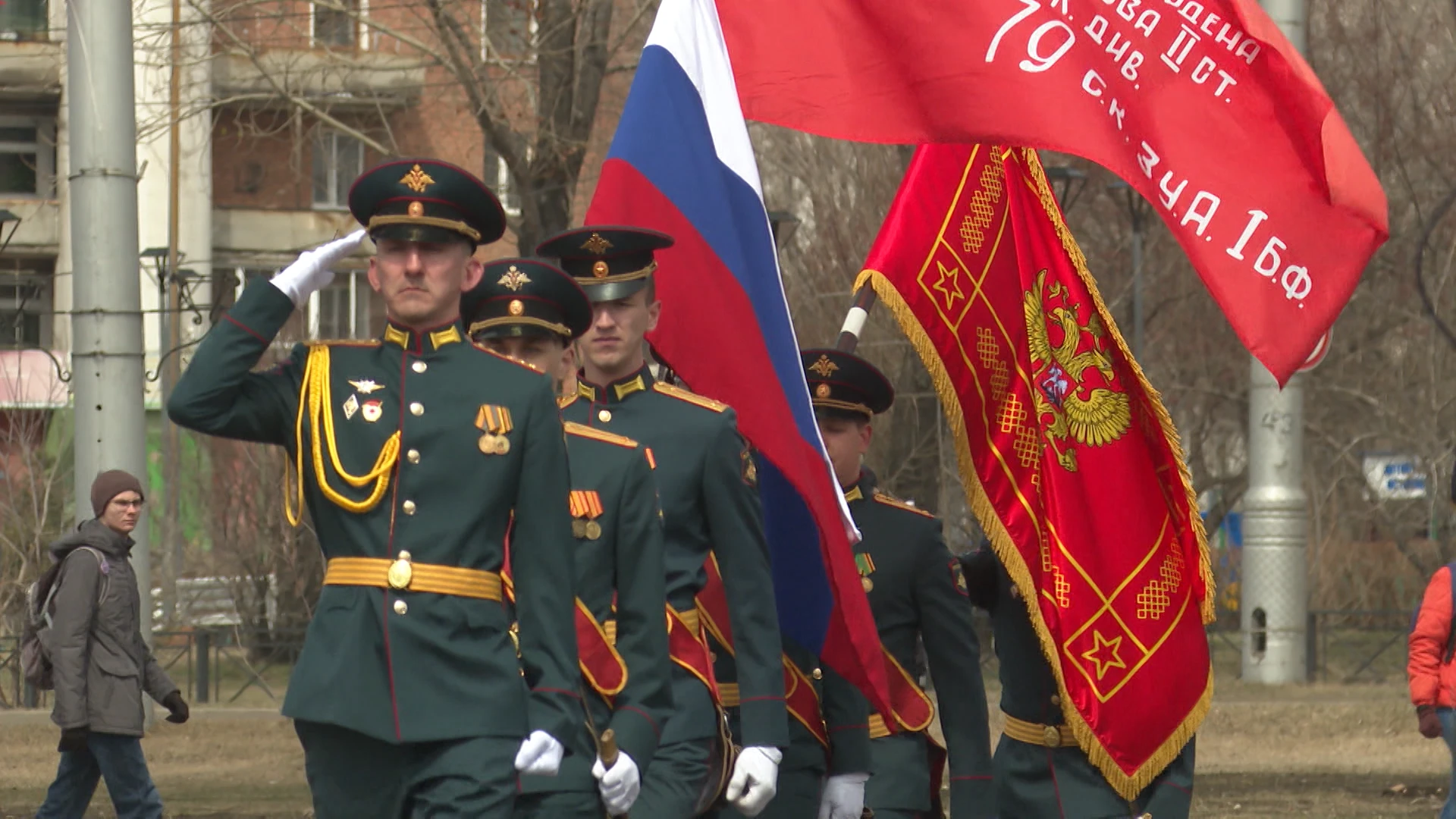 В память о подвигах своих прадедов ученики школы № 45 Иркутска прошли в "Бессмертном полку"