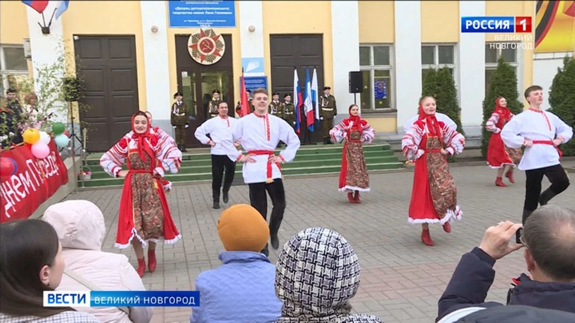 В Великом Новгороде прошел патриотический концерт "Фронтовая бригада"