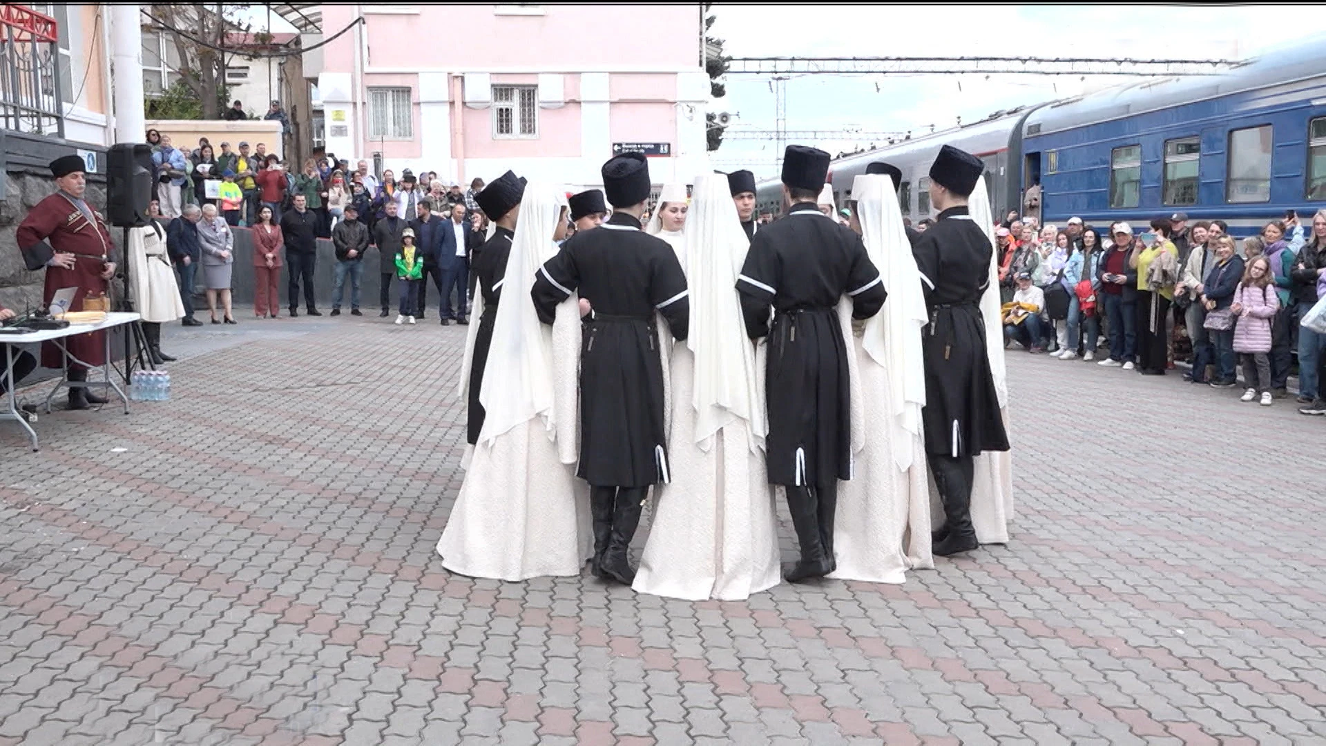 В Северную Осетию впервые прибыл туристический поезд "Жемчужина Кавказа"