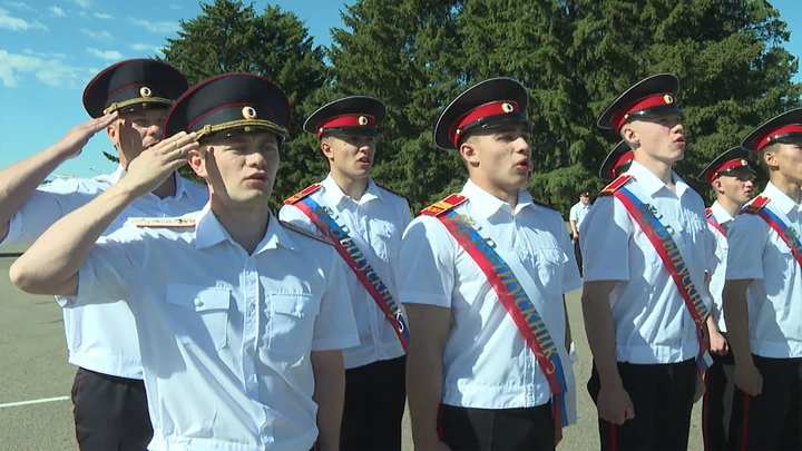 Вести-Чита В Забайкалье вручили дипломы выпускникам Читинского суворовского училища МВД