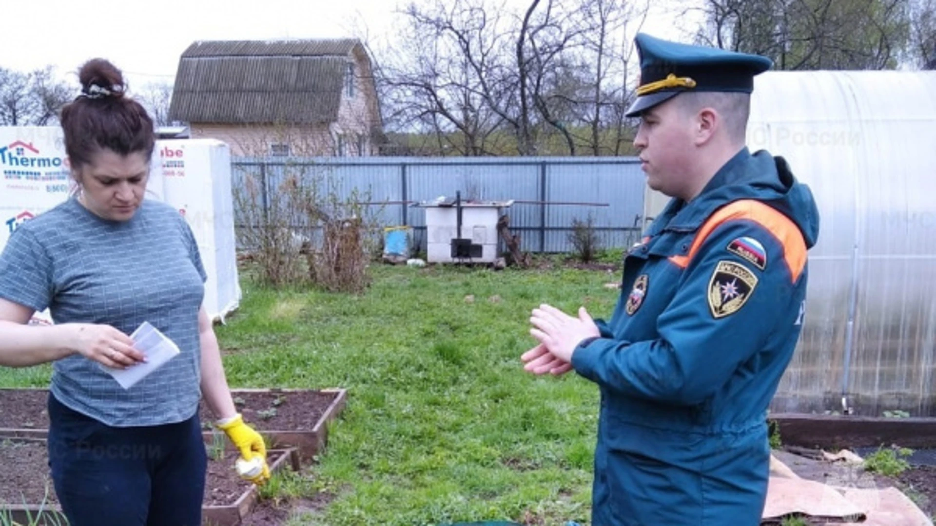 Сотрудники МЧС напомнили костромским дачникам о правилах пожарной безопасности