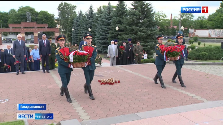 Вести. Алания На Мемориале Славы почтили память погибших в годы Великой Отечественной войны