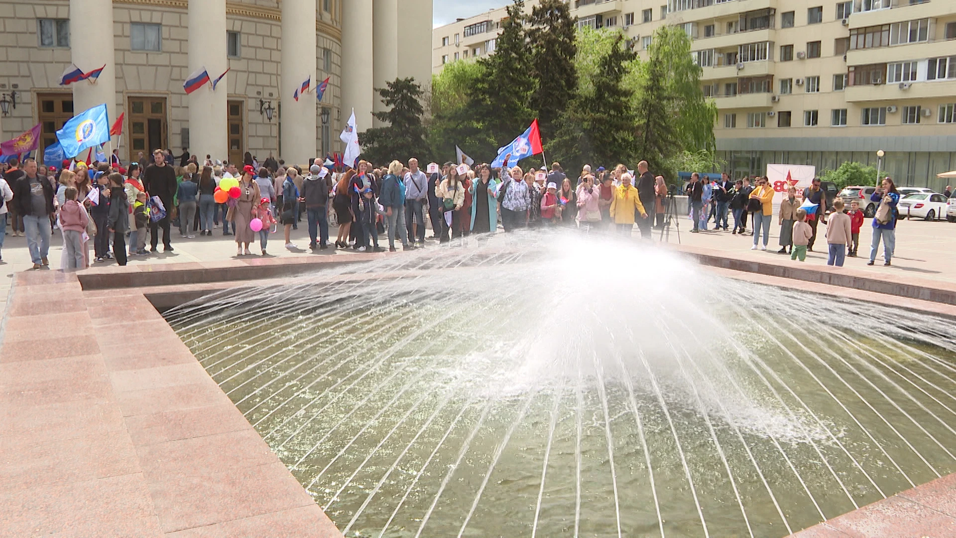 Волгоградцы вышли на митинг в честь Праздника Весны и Труда