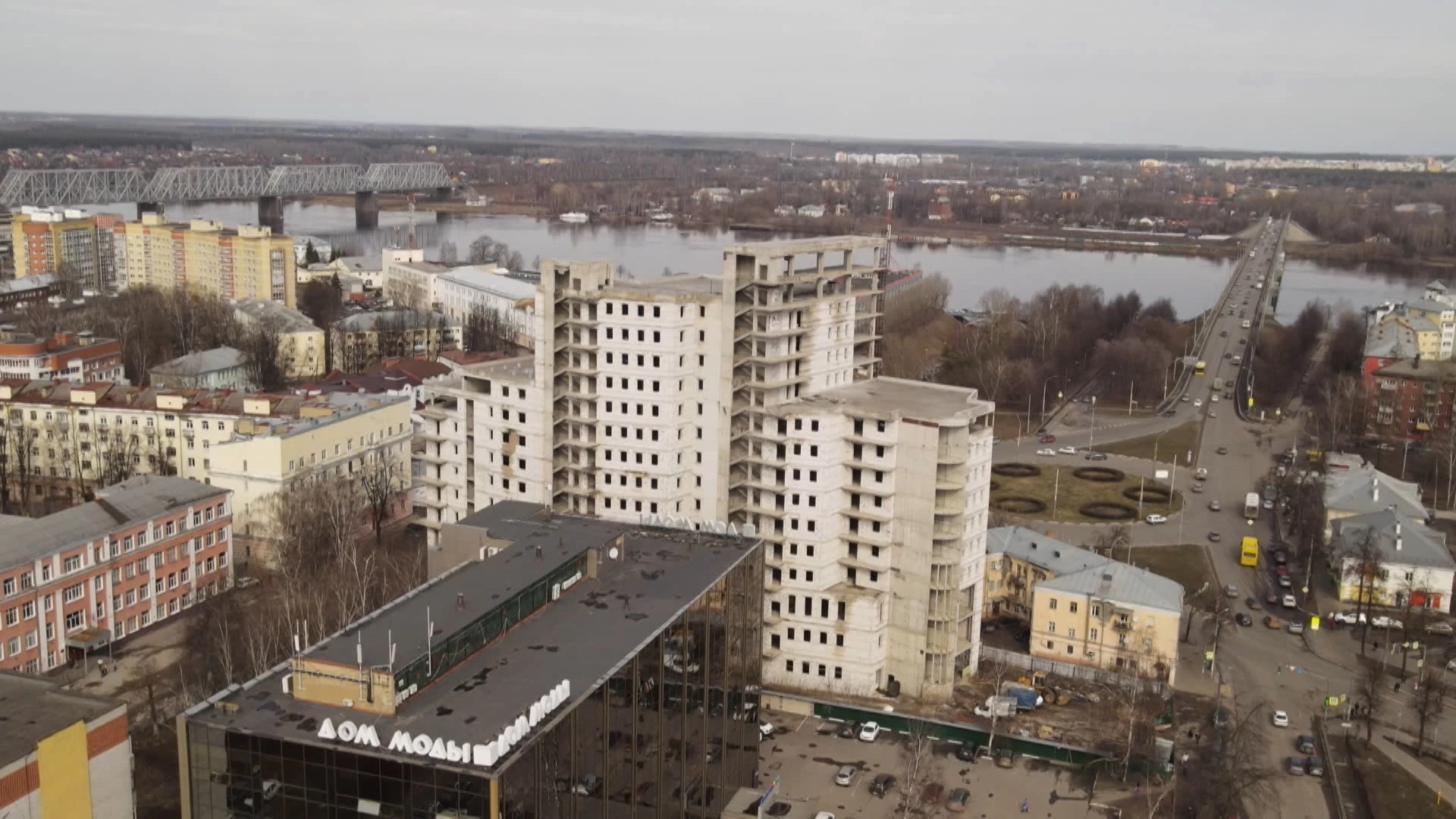 В Ярославле долгострой на Октябрьской площади переделают в жилой дом