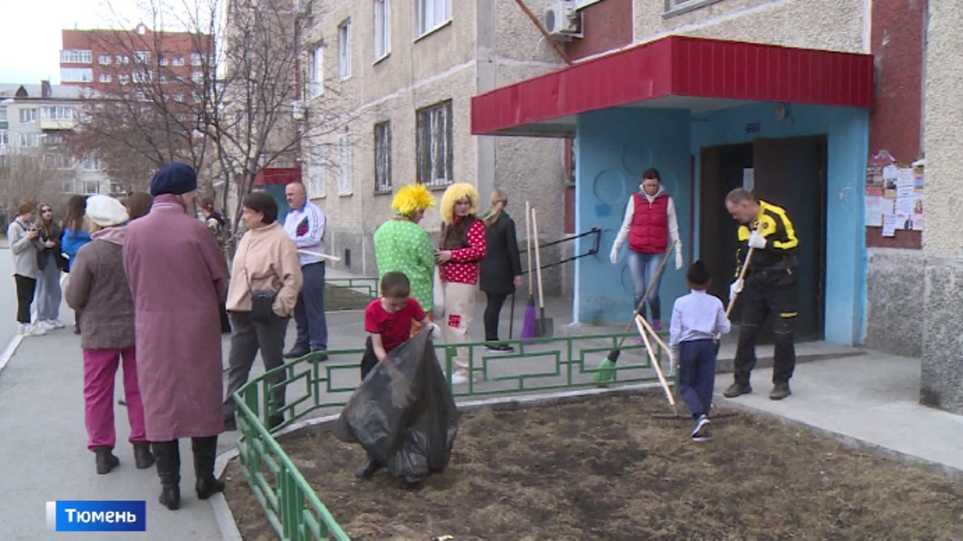 Тюменцы приняли активное участие в общегородском субботнике