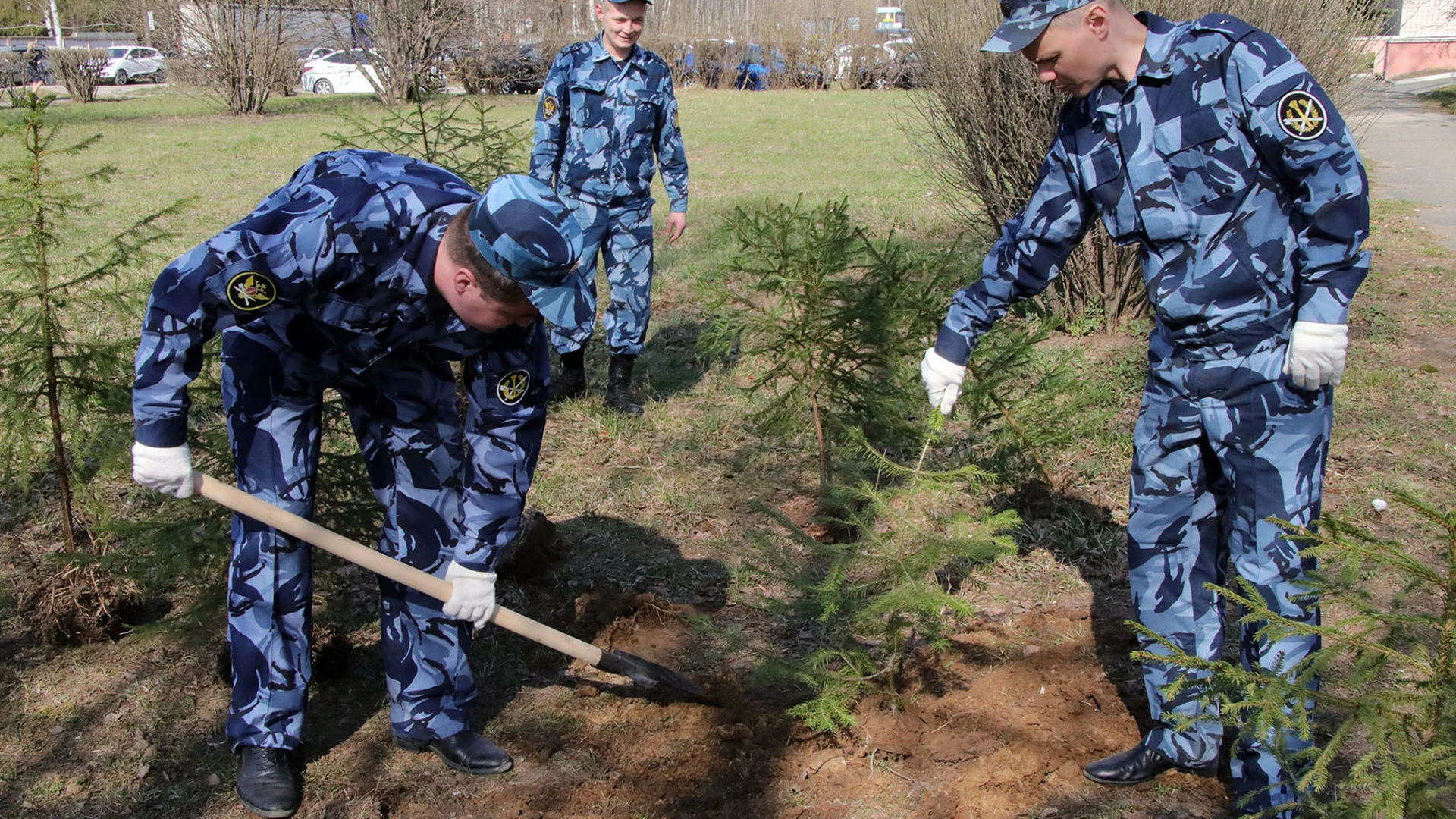 Сотрудники республиканского УФСИН одними из первых вышли на общегородской субботник