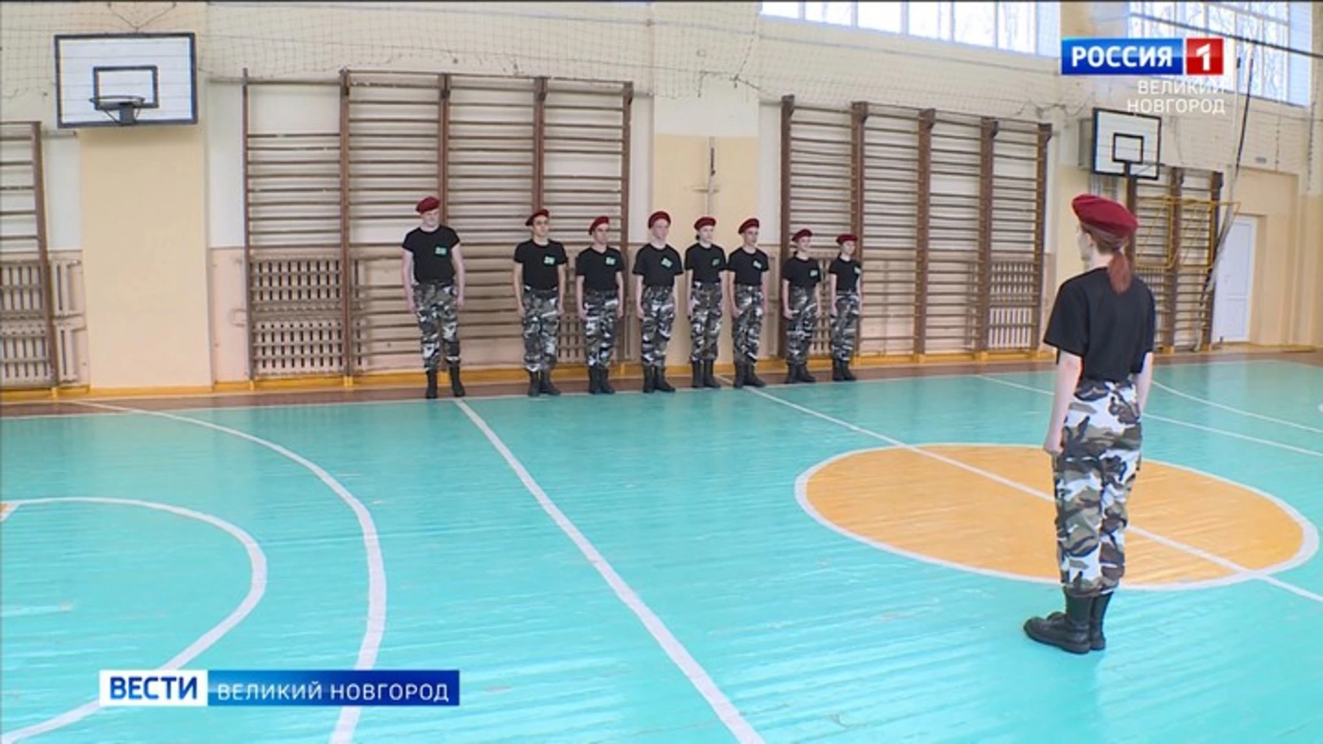 В Великом Новгороде на базе средней школы №21 прошел городской Смотр строя и песни