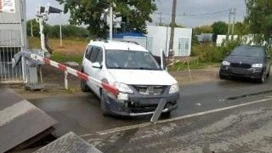 Три автомобиля столкнулись на ж/д переезде в Ижевске