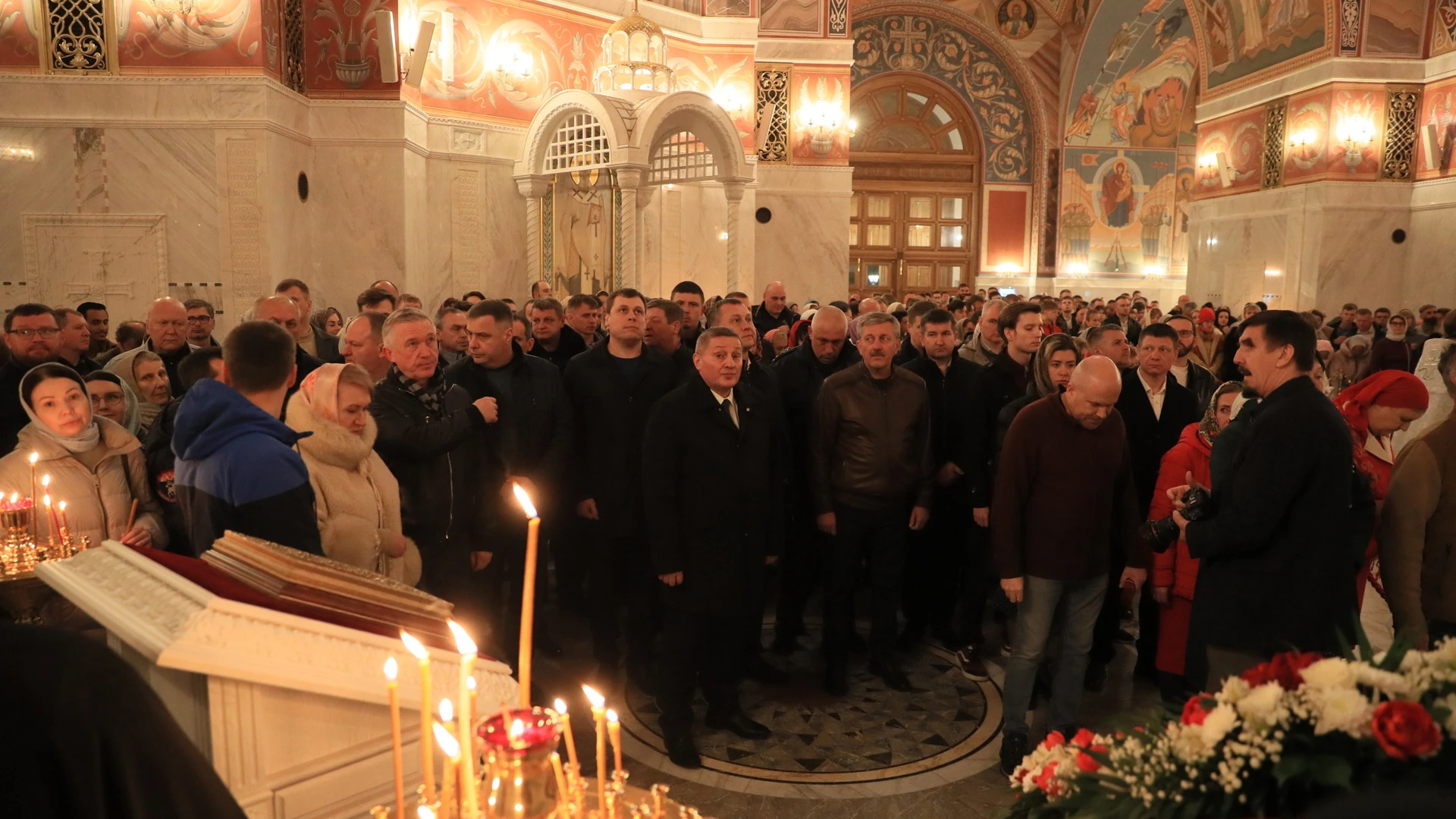 Губернатор Волгоградской области посетил торжественное пасхальное богослужение