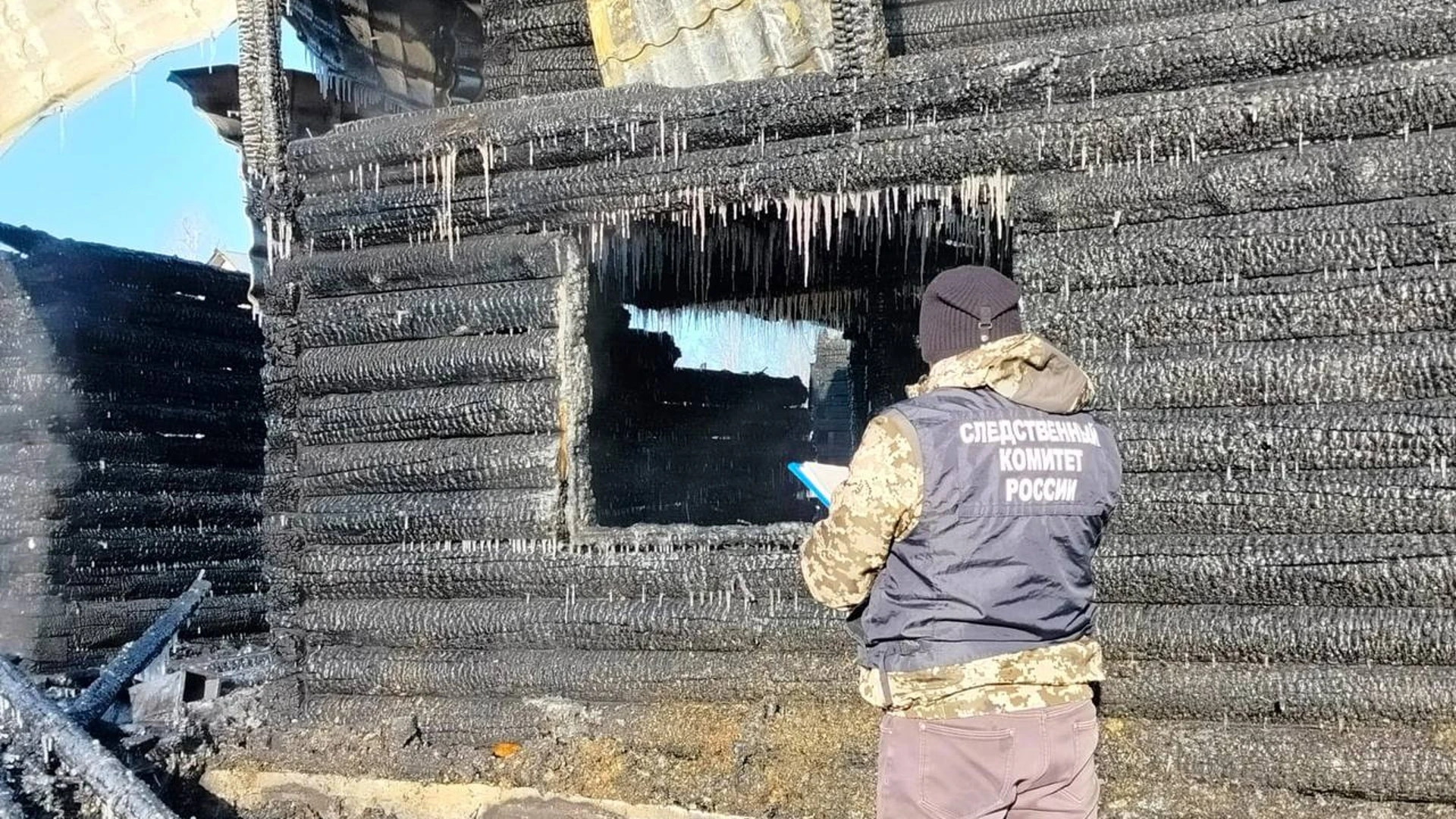 Три человека погибли во время пожара в доме под Томском