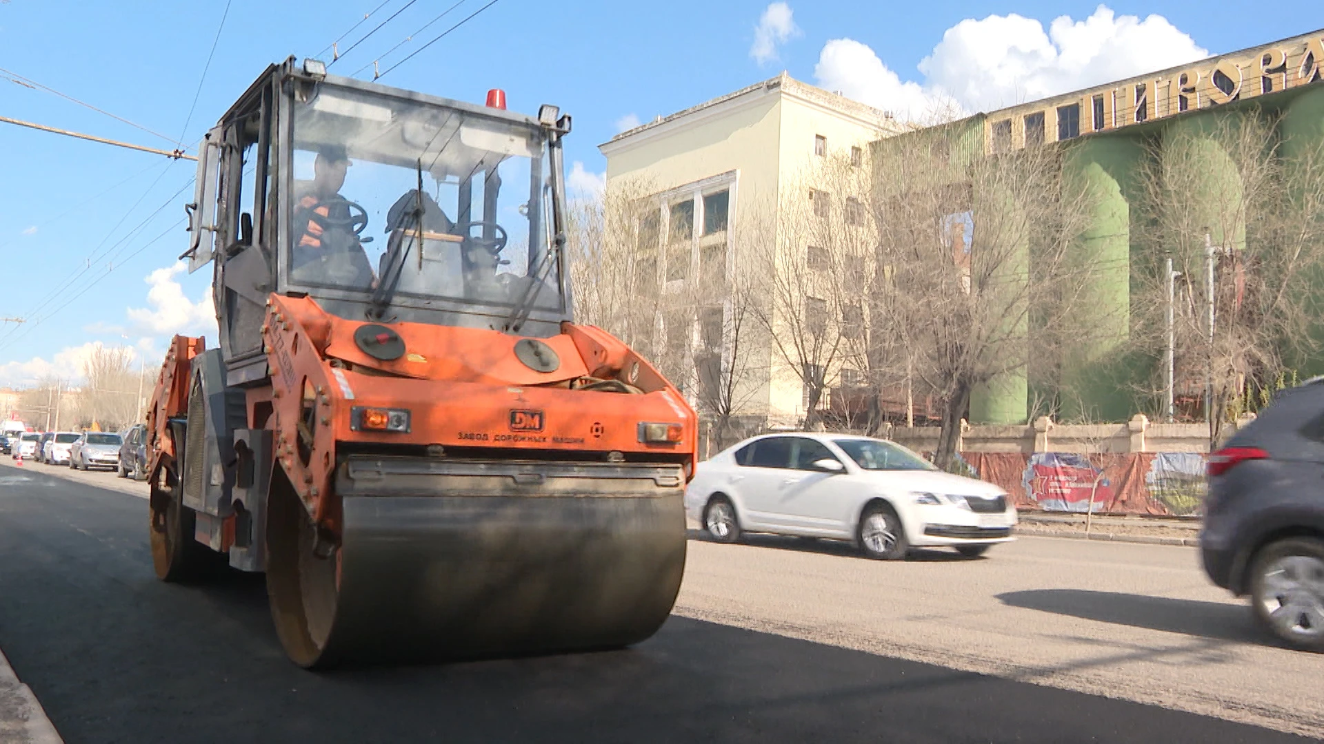 В Волгограде продолжается масштабный ремонт дорог